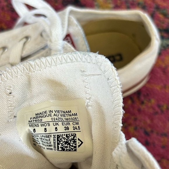 Converse | Unisex White Classic All-Star Lace Up Sneakers, Men’s sz 6, Women’s 8 - Picture 14 of 16